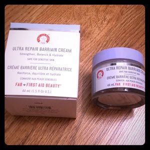 ⭐️First Aid Beauty Ultra Repair BarriAIR Cream
